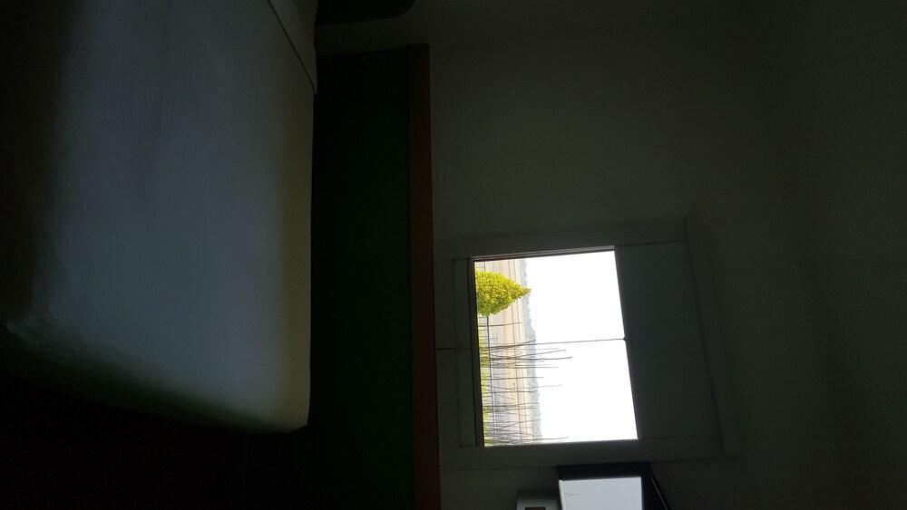 סידוארג'ו Cordia Hotel Surabaya Airport - Hotel Dalam Bandara - Formerly Ibis Budget Surabaya Airport מראה חיצוני תמונה
