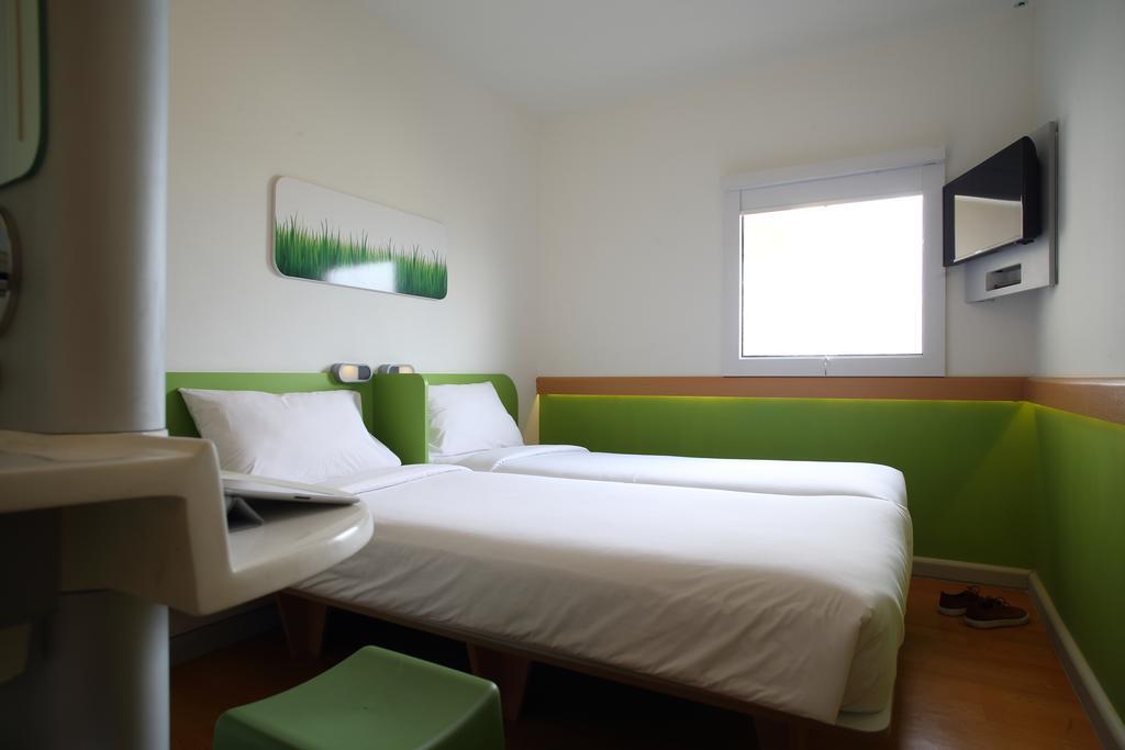 סידוארג'ו Cordia Hotel Surabaya Airport - Hotel Dalam Bandara - Formerly Ibis Budget Surabaya Airport מראה חיצוני תמונה
