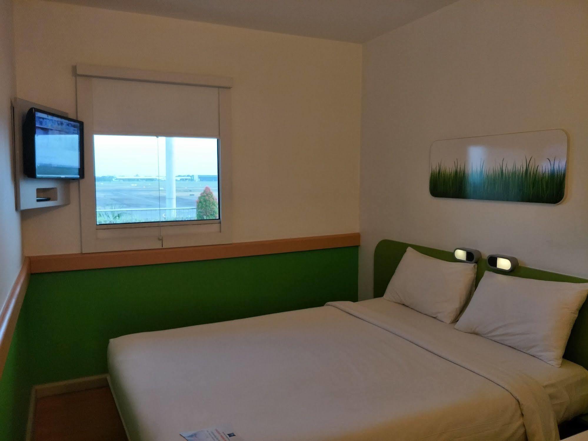 סידוארג'ו Cordia Hotel Surabaya Airport - Hotel Dalam Bandara - Formerly Ibis Budget Surabaya Airport מראה חיצוני תמונה