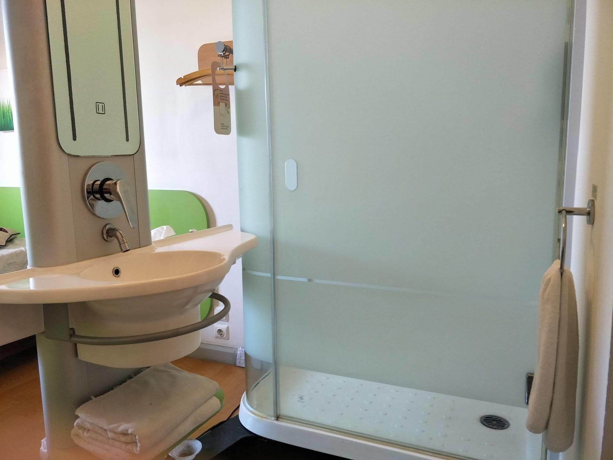 סידוארג'ו Cordia Hotel Surabaya Airport - Hotel Dalam Bandara - Formerly Ibis Budget Surabaya Airport מראה חיצוני תמונה