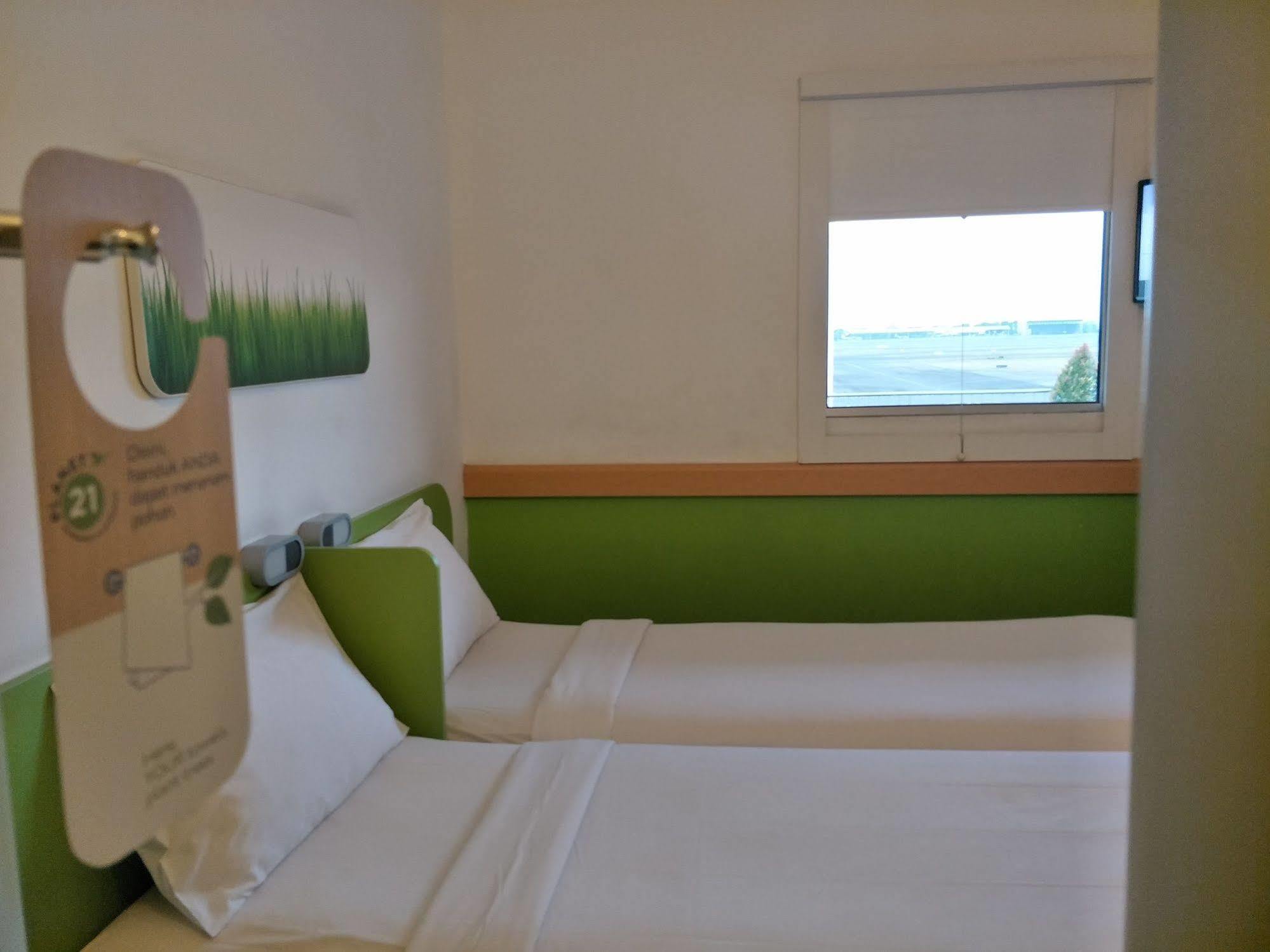 סידוארג'ו Cordia Hotel Surabaya Airport - Hotel Dalam Bandara - Formerly Ibis Budget Surabaya Airport מראה חיצוני תמונה