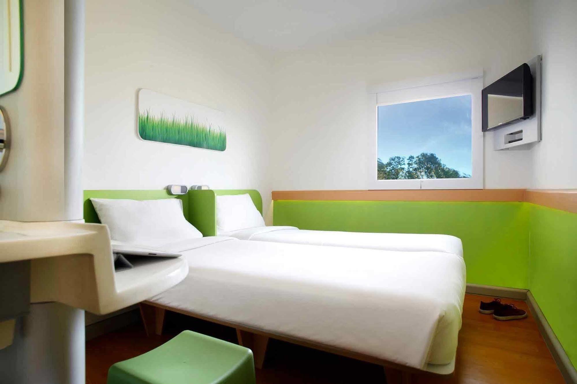 סידוארג'ו Cordia Hotel Surabaya Airport - Hotel Dalam Bandara - Formerly Ibis Budget Surabaya Airport מראה חיצוני תמונה